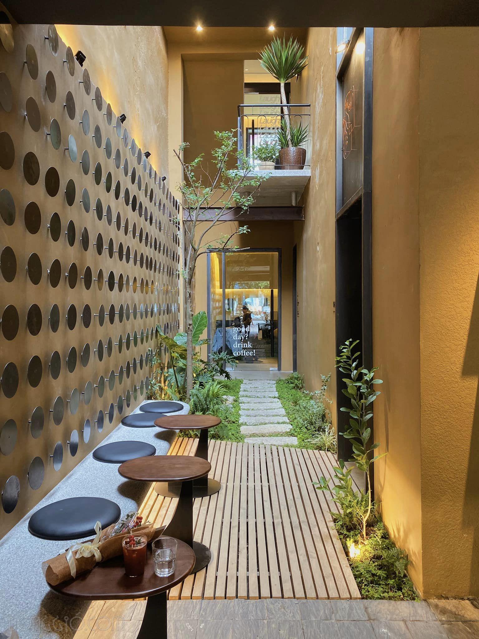 Ý Tưởng Trang Trí Nội Thất Quán Cafe Đẹp Với Gạch Bông Gió 90 Tường gạch thông gió đẹp