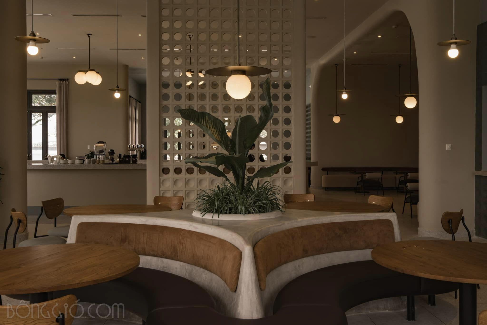 Ý Tưởng Trang Trí Nội Thất Quán Cafe Đẹp Với Gạch Bông Gió 47 Vách ngăn đơn giản bằng gạch bông gió, ấn tượng, thu hút