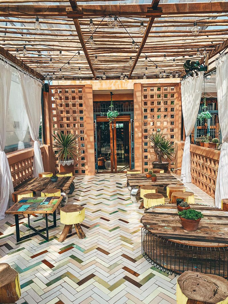 Ý Tưởng Trang Trí Nội Thất Quán Cafe Đẹp Với Gạch Bông Gió 49 View quán cafe cuốn trong từng chi tiết
