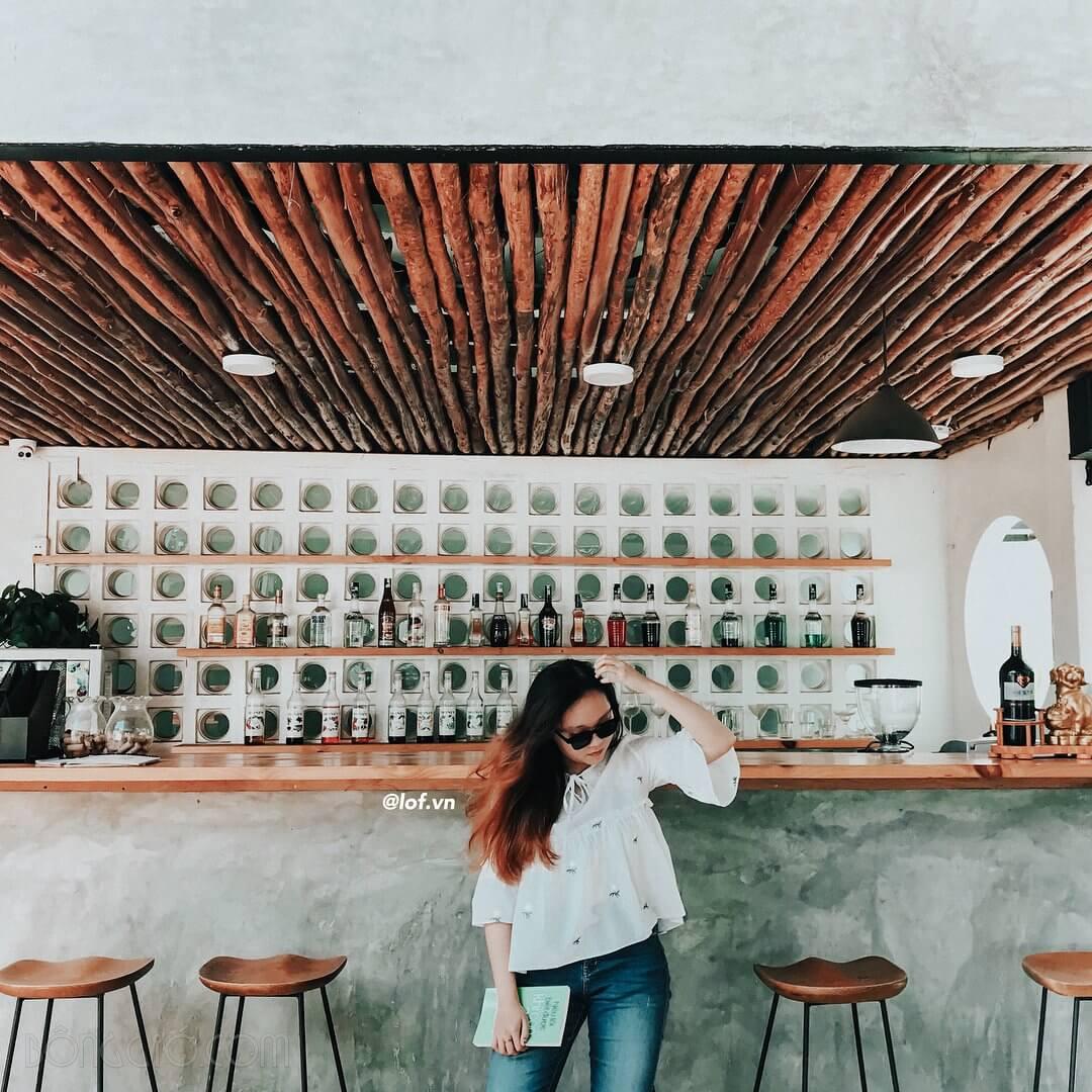 Ý Tưởng Trang Trí Nội Thất Quán Cafe Đẹp Với Gạch Bông Gió 50 Quầy pha chế được trang trí bông gió, mới lạ, phá cách