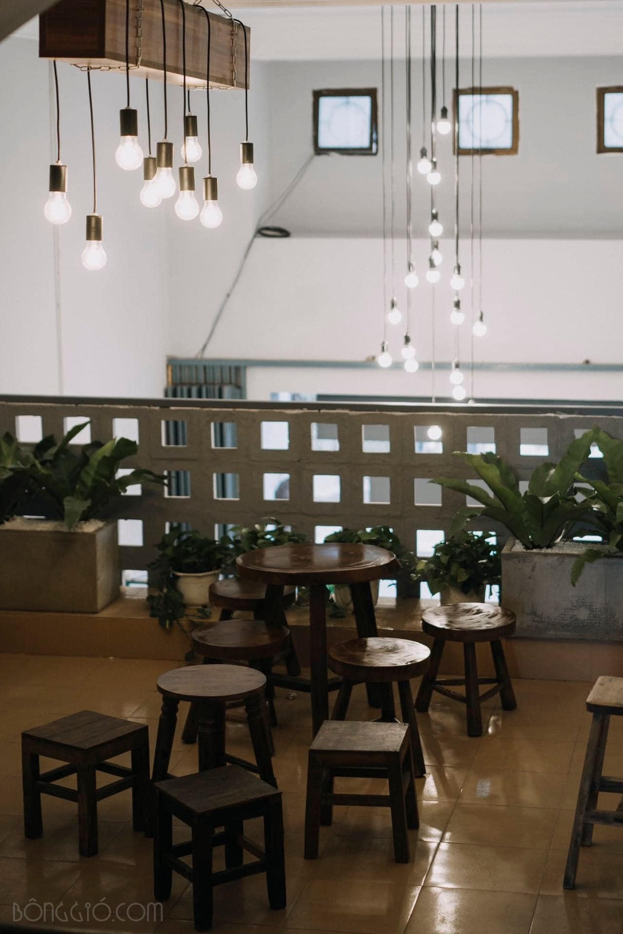 Ý Tưởng Trang Trí Nội Thất Quán Cafe Đẹp Với Gạch Bông Gió 71 Gạch bông gió được ứng dụng để trang trí lan can quán cafe
