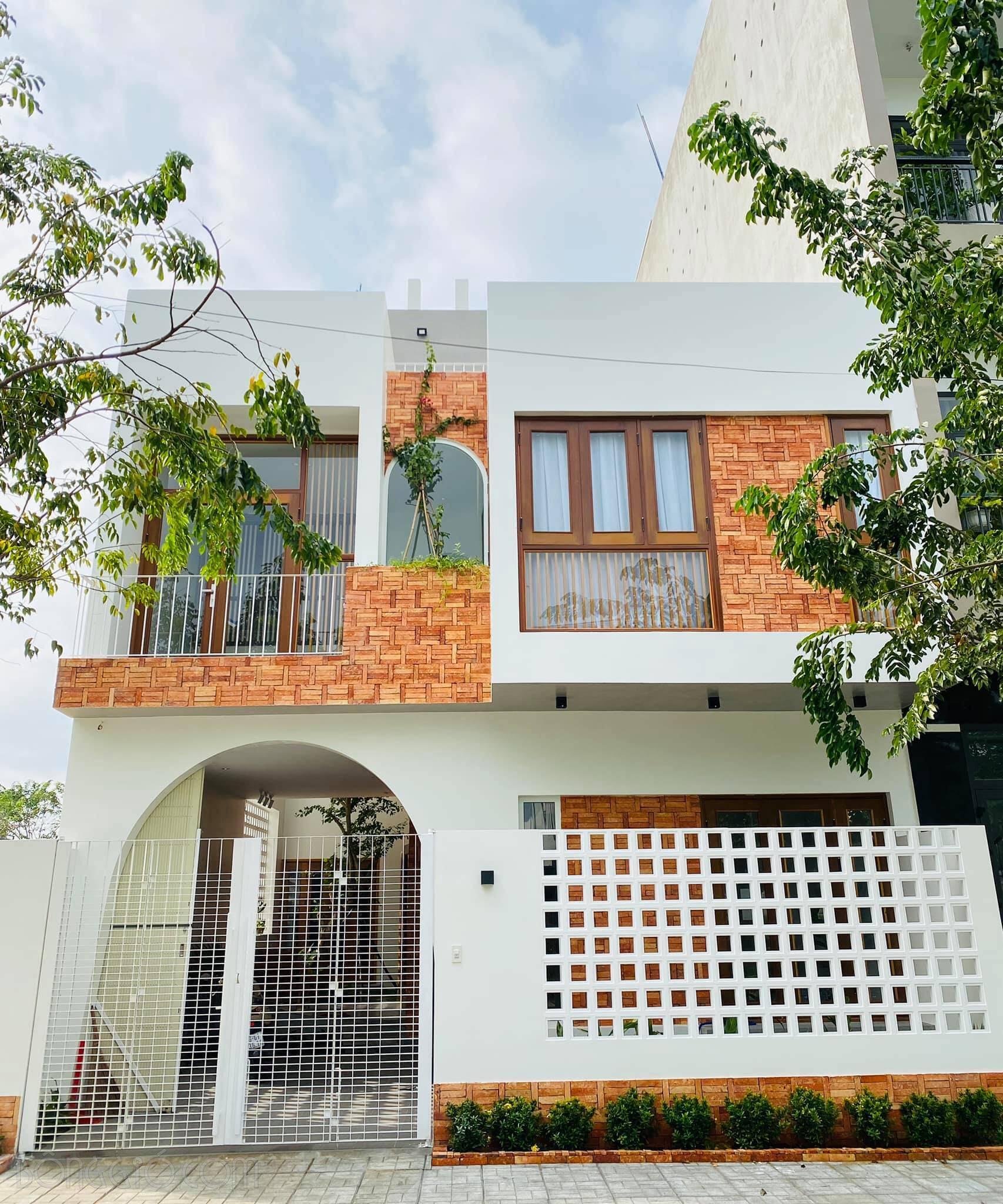 Gạch Bông Gió Là Gì? Ứng Dụng Gạch Thông Gió Xi Măng Trong Thiết Kế Công Trình 74 Vẻ đẹp thô mộc của tổ ấm nhờ sự kết hợp hài hòa giữa bông gió với gạch giả cổ