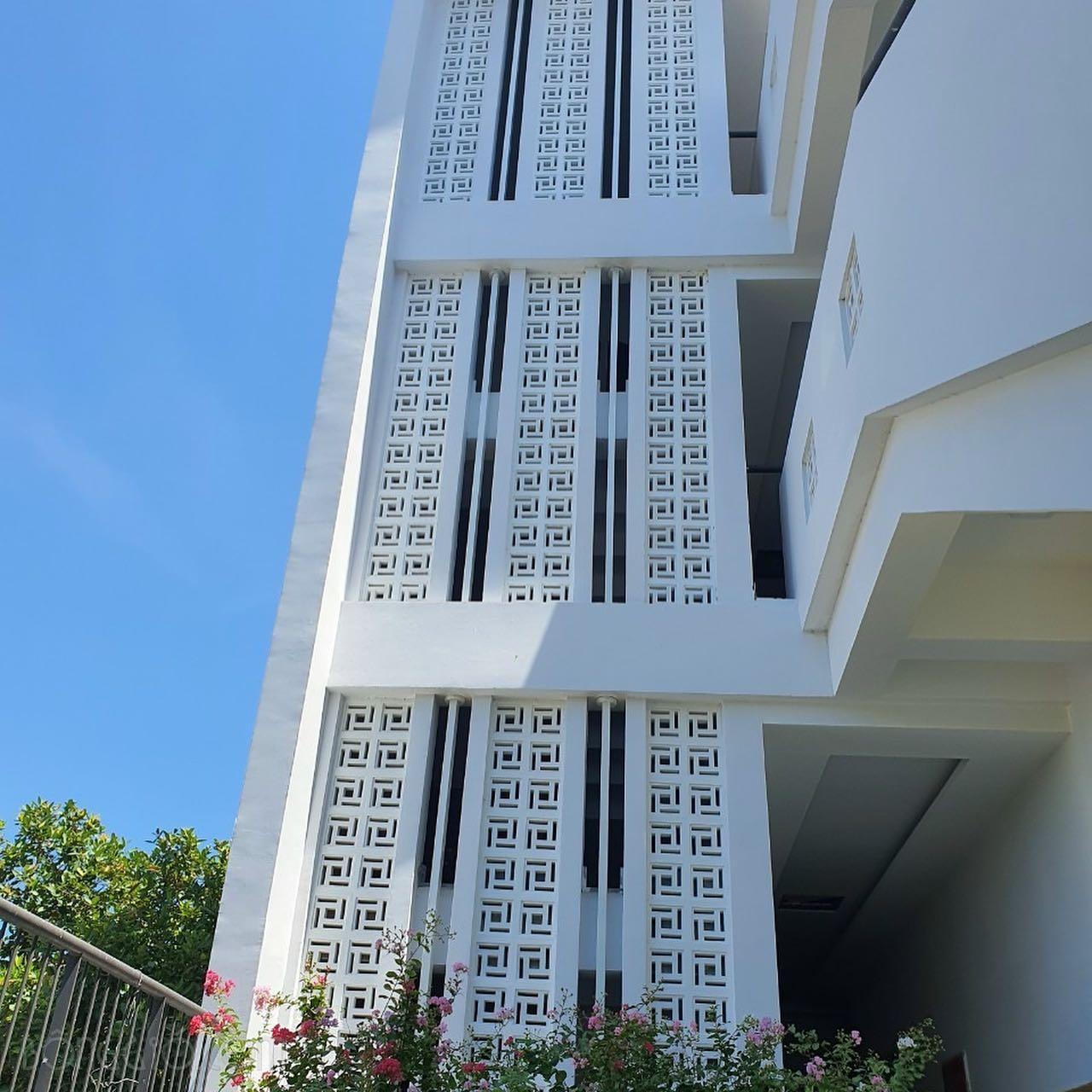 Phân Biệt Gạch Bông Gió Xi Măng Và Đất Nung | So Sánh Điểm Giống Và Khác Nhau 122 Gạch hoa gió trang trí cánh gà khách sạn