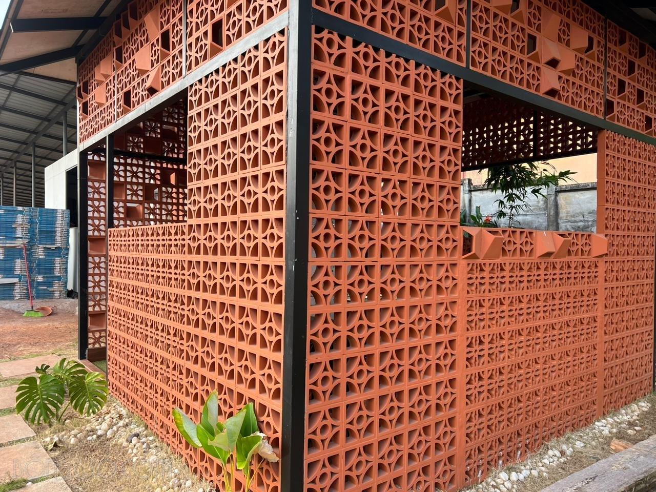 Phân Biệt Gạch Bông Gió Xi Măng Và Đất Nung | So Sánh Điểm Giống Và Khác Nhau 136 Tường gạch đỏ truyền thống