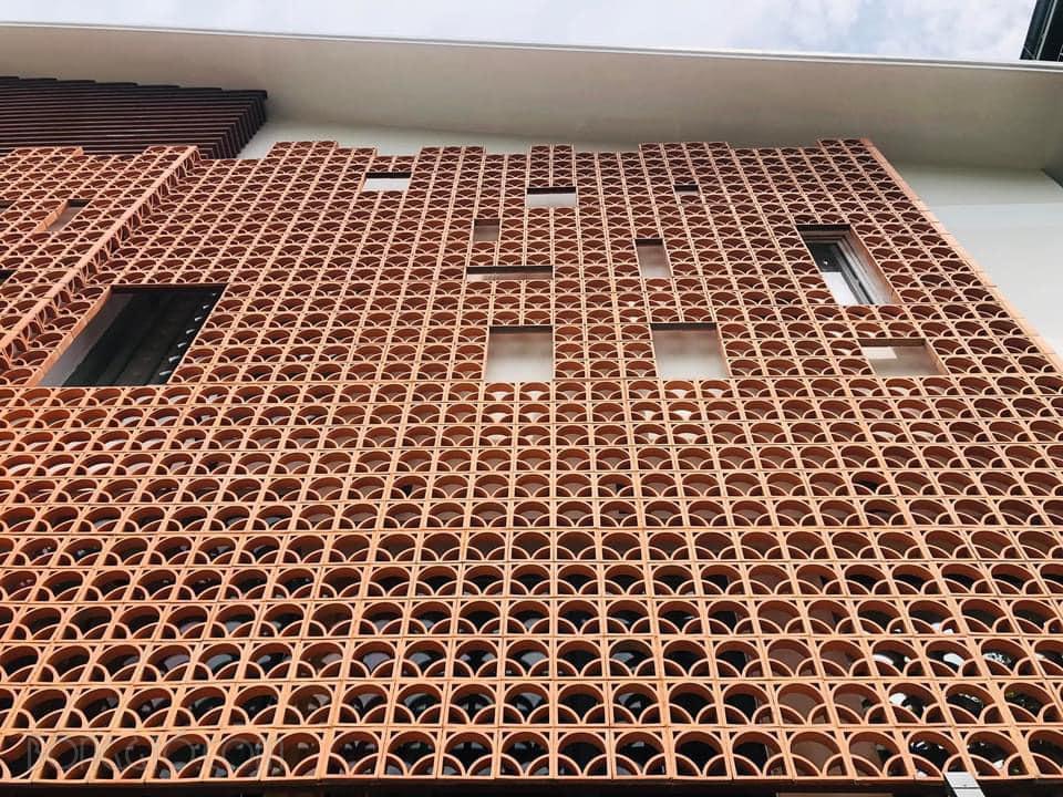 Gạch Bông Gió TP HCM Mua Ở Đâu Uy Tín? 124 Tường mặt tiền bông gió đỏ