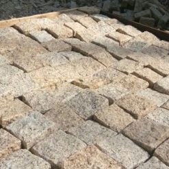 Đá cubic vàng bình định lát sân 10x10x5 CTS-DLS-98