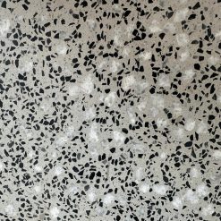Gạch đá mài hạt đá trắng muối và đen đá tự nhiên 2-9 mm nền xám nhạt ST021-TMĐ29