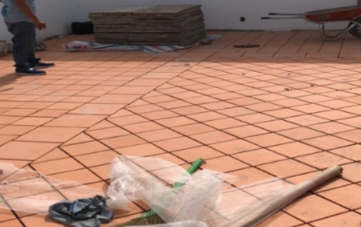 Gạch tàu 20 trơn dễ dàng thi công