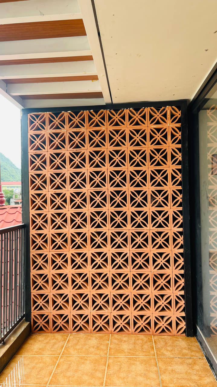 Gạch bông gió đỏ ốp tường cánh gà ban công Gạch bông gió đỏ ốp tường cánh gà ban công