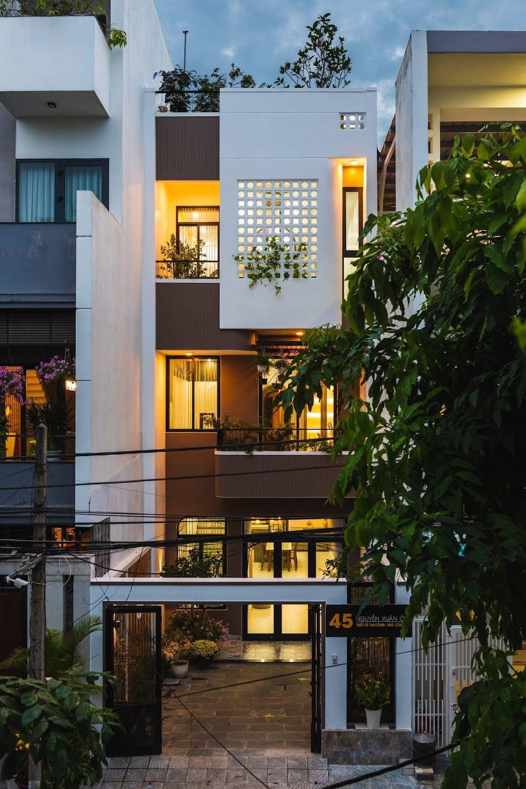 Tường gạch thông gió ban công giúp chắn nắng nhà hướng Tây Tường gạch thông gió ban công giúp chắn nắng nhà hướng Tây