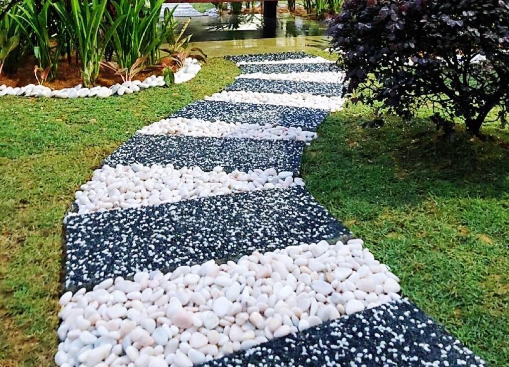 Lối đi rải sỏi trắng đen kết hợp Lối đi rải sỏi trắng đen kết hợp